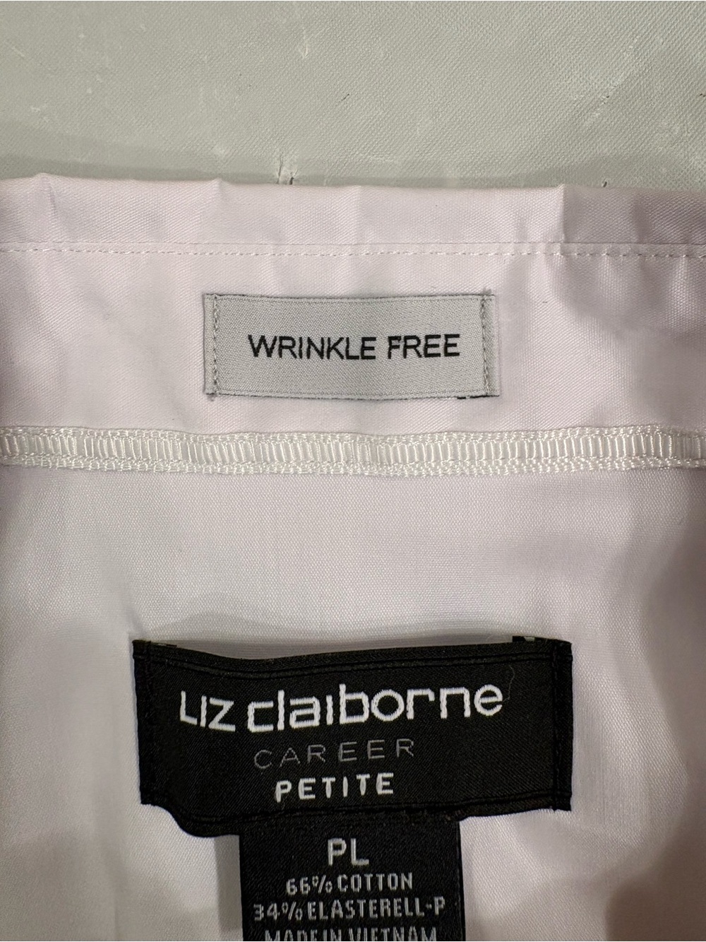 Liz Claiborne  Crisp White Career Shirt. Size petite large - Picture 4 of 9